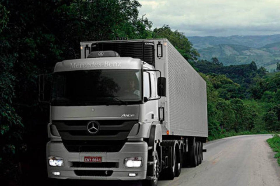 Mercedes-Benz estima 5% mais vendas de caminhão em 2014