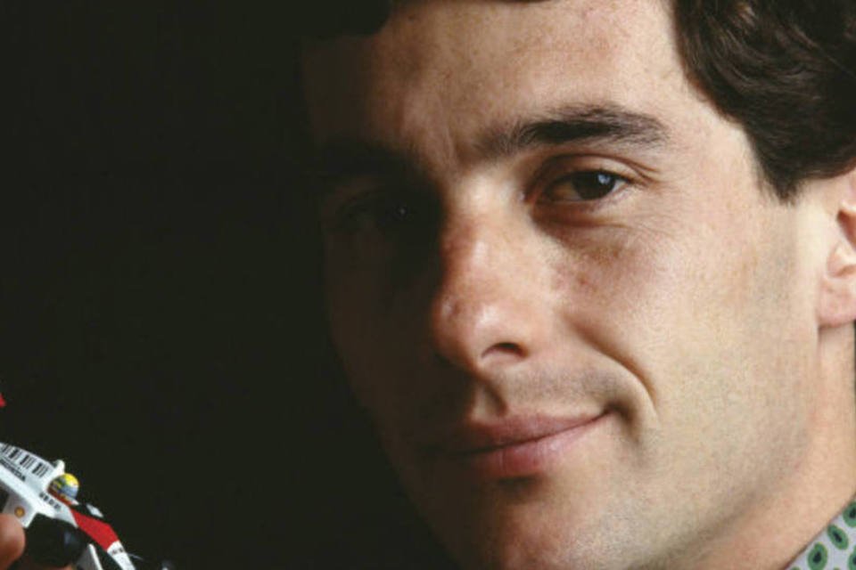 
	Ayrton Senna, tricampe&atilde;o mundial da F&oacute;rmula 1: Instituto lan&ccedil;a conceito #AyrtonSennaSempre, em homenagem aos 20 anos sem o piloto
 (Instituto Ayrton Senna/Wikimedia Commons)