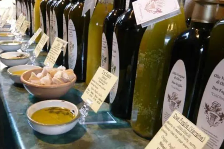Mesa com diversos tipos de azeite de oliva (Flicker (WordRidden))