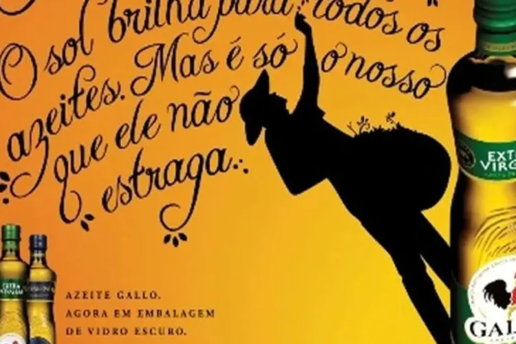 A assinatura da campanha é: “Gallo. Agora em embalagem de vidro escuro. Protege o azeite dos efeitos oxidantes da luz e preserva a qualidade e o sabor até chegar à sua mesa” (Divulgação)