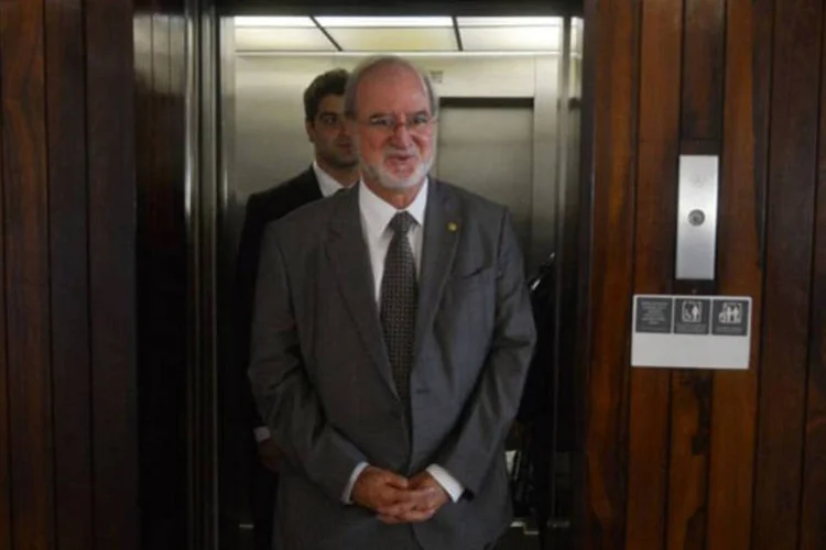 Azeredo: o tucano afirmou não estar "raciocinando com essa hipótese" (de prisão). "Não tô preparado para essa hipótese" (José Cruz/Agência Brasil)