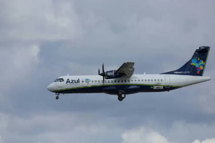 
	Avi&atilde;o da companhia a&eacute;rea Azul: a Anac liberou cinco voos semanais entre o Brasil e os Estados Unidos
 (Wikicommons)