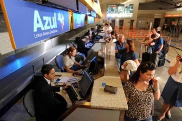 Empresas investem em ações que orientam os clientes que nunca voaram e marcam presença em canais que fazem parte do cotidiano dessas pessoas (.)