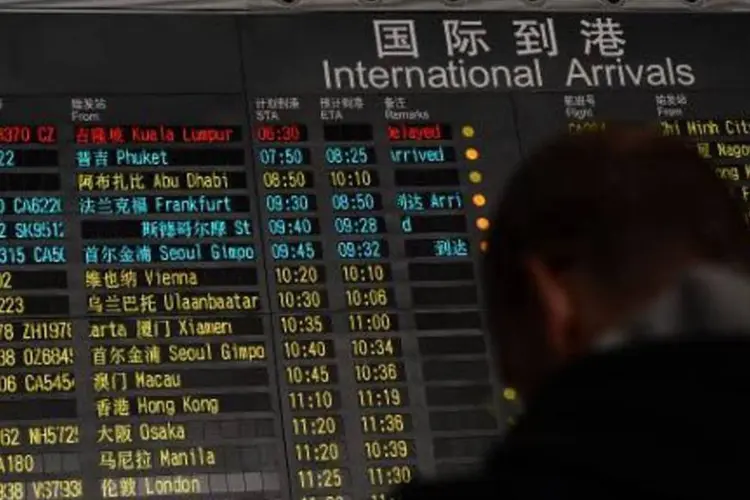 Painel do aeroporto de Pequim mostra em vermelho a indicação do voo MH370 depois do anúncio de seu desparecimento em 8 de março de 2014 (AFP/Arquivos)