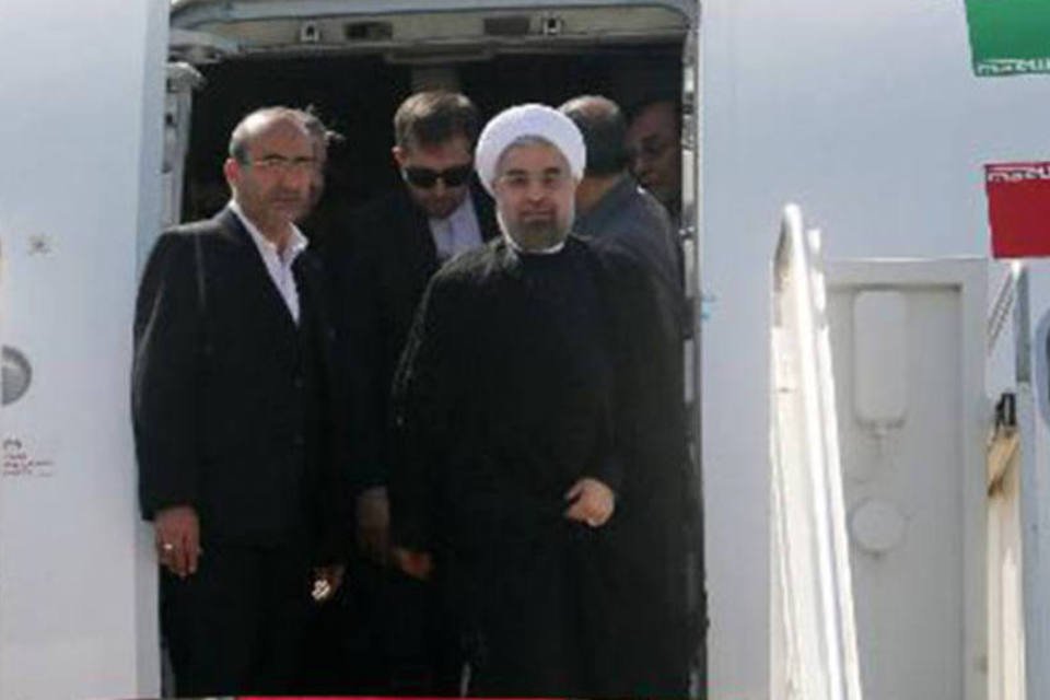 Presidente iraniano recebe festa após conversa com Obama