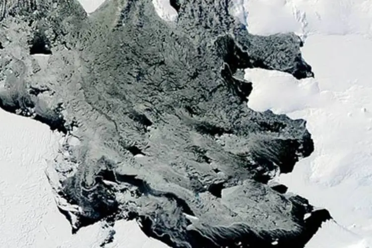
	Colosso &agrave; deriva: iceberg chamado de B-31 possui cerca de 660 quil&ocirc;metros quadrados
 (Divulgação/NASA)