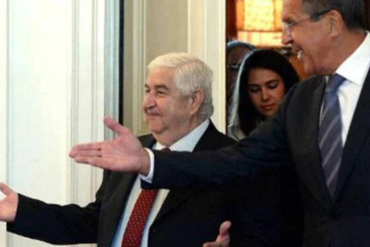 
	O ministro das Rela&ccedil;&otilde;es Exteriores da R&uacute;ssia, Sergei Lavrov (D), e o chanceler da S&iacute;ria, Walid al-Mualem: Assad agradeceu o presidente russo por sua posi&ccedil;&atilde;o sobre a S&iacute;ria
 (Yuri Kadobnov/AFP)