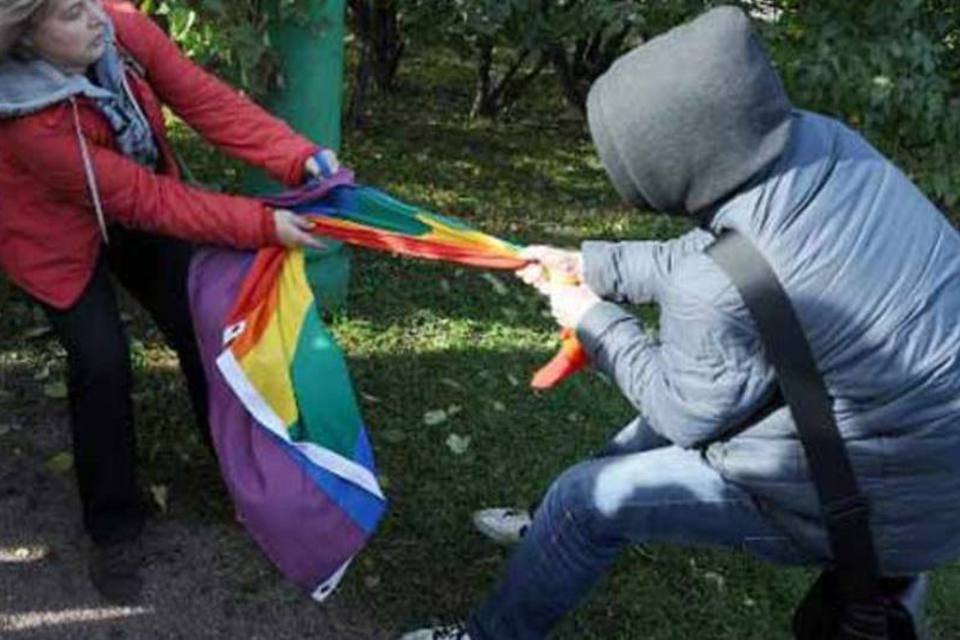 Protesto por direitos gays na Rússia termina com prisões
