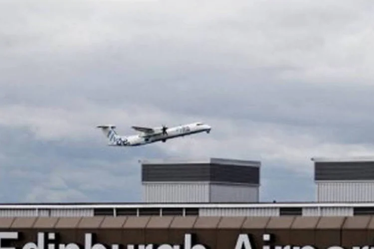 
	Aeroporto de Edimburgo: principal aeroporto da Esc&oacute;cia foi evacuado hoje e foram cancelados temporariamente voos de entrada e sa&iacute;da, assim como acesso aos terminais
 (Derek Blair/afp)