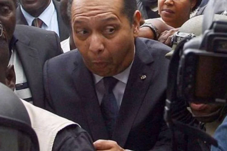 Baby Doc chega ao tribunal no Haiti: segundo a Suíça, ex-ditador deve US$ 5,7 mi ao país (Hector Retamal/AFP)