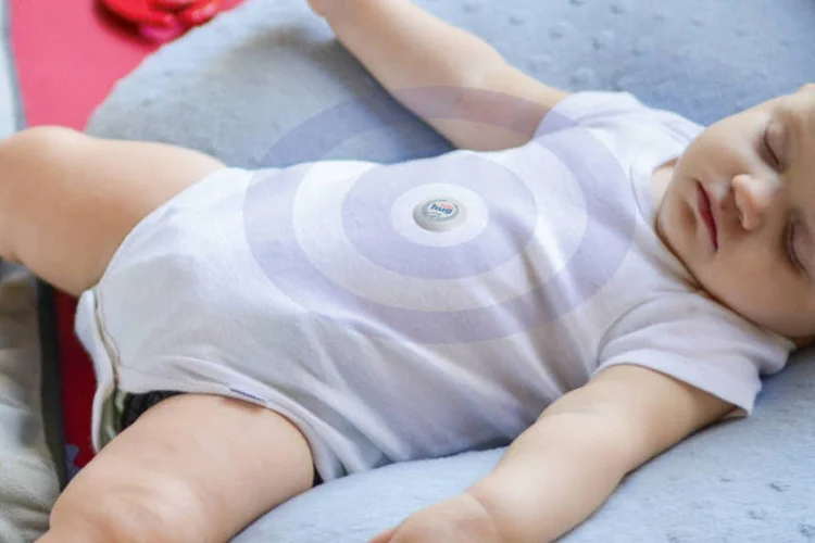 
	BabyHug: o button deve ser colocado na roupa do beb&ecirc;
 (Divulgação/Ventrix)