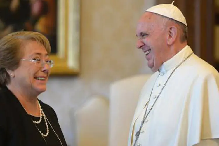 
	Michele Bachelet e papa Francisco conversam em audi&ecirc;ncia de 45 minutos
 (AFP/Alberto Pizzoli)