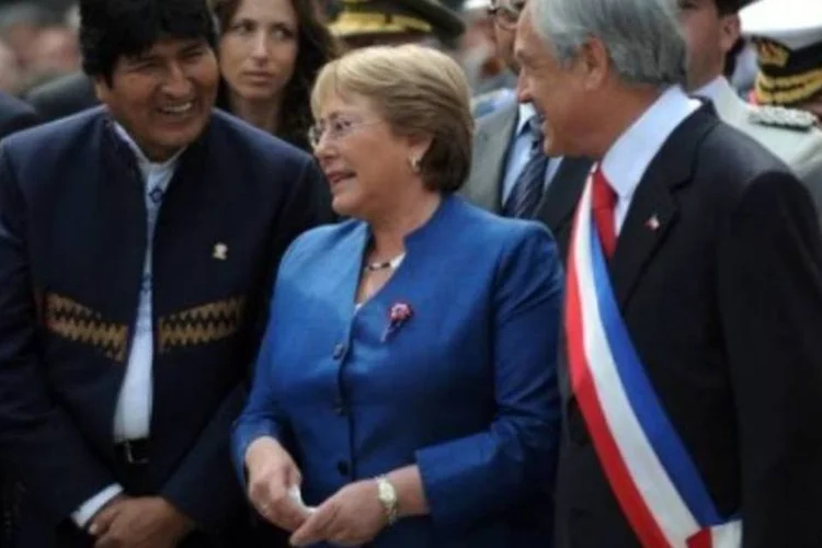Apesar de serem adversários, Michele Bachelet elogiou a atuação do governo de Sebastian Piñera (AFP/Claudio Santana)