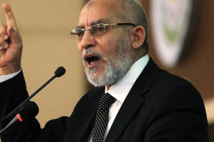 
	Mohamed Badie: entre os r&eacute;us, est&aacute; um importante l&iacute;der da Irmandade Mu&ccedil;ulmana, Mohammed Badie, assim como v&aacute;rios outros membros seniores do grupo
 (REUTERS/Mohamed Nureldin Abdallah/Files)