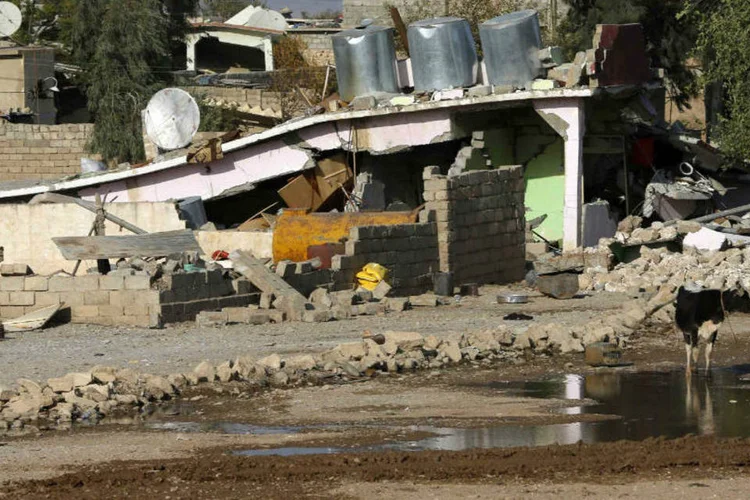 
	&Aacute;rea destru&iacute;da por ataque americano, em Mossul: EUA realizaram primeiro ataque em Bagd&aacute; hoje
 (Ahmed Jadallah/Reuters)