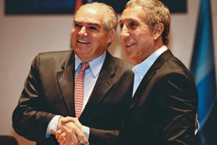 Klein e Abilio Diniz no dia do anúncio da associação: a disputa pode parar num tribunal de arbitragem (.)