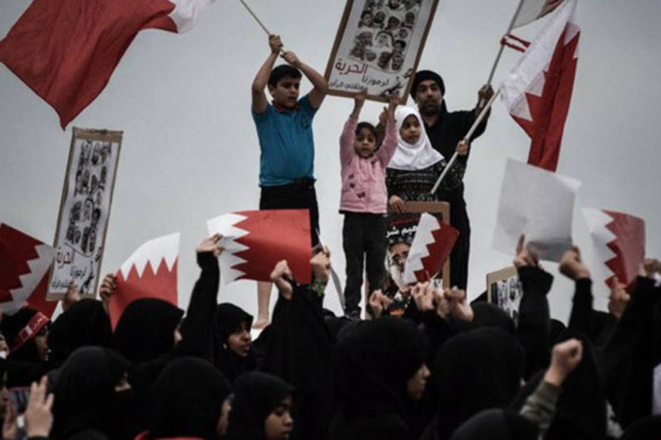 Tribunal do Bahrein confirma condenação de 13 opositores