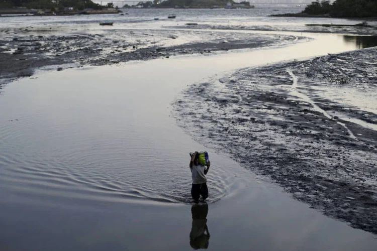 
	Ba&iacute;a de Guanabara: apesar da preocupa&ccedil;&atilde;o com a presen&ccedil;a de bact&eacute;rias, de esgoto e do perigo de colis&otilde;es com lixo flutuante, a maioria dos atletas estava otimista
 (Ricardo Moraes / Reuters)