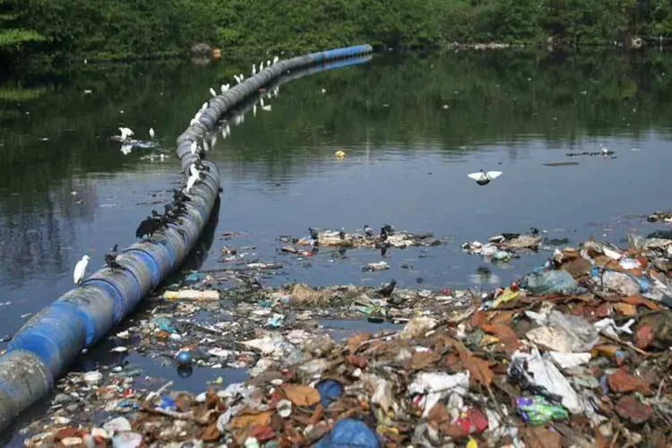 
	Canal que des&aacute;gua na Bahia de Guanabara: nesta sexta, a OMS negou que &quot;tenha aconselhado contra testes virais&quot; e reiterou seu apoio a medida, como j&aacute; havia feito no in&iacute;cio do m&ecirc;s
 (Getty Images)