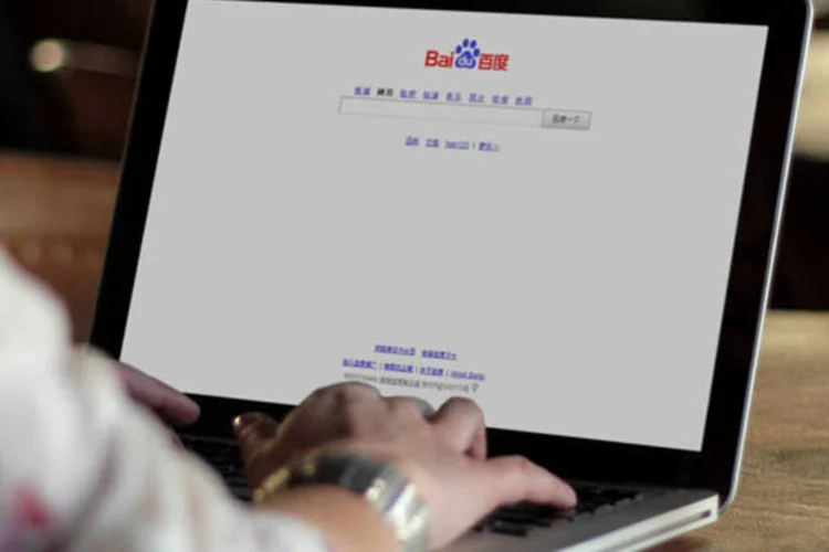 Computador exibe página inicial do buscador da Baidu: carro-chefe da empresa está em fase de testes e ainda não há previsão de quando será lançado para brasileiros (Image under a free license by Placeit)