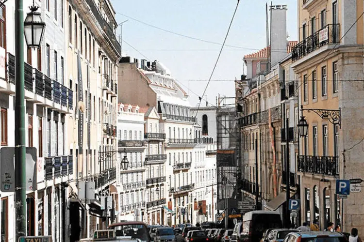 
	Bairro Alto, em Lisboa: os 9,7 milh&otilde;es de eleitores registrados do pa&iacute;s v&atilde;o escolher o sucessor de An&iacute;bal Cavaco Silva
 (Wikimedia Commons/Miguel)