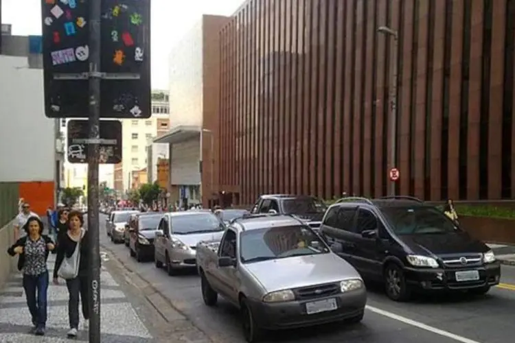O trânsito é uma das razões que levam os paulistanos a desistirem do carro, apontou a pesquisa (Wikimedia Commons/Reprodução)