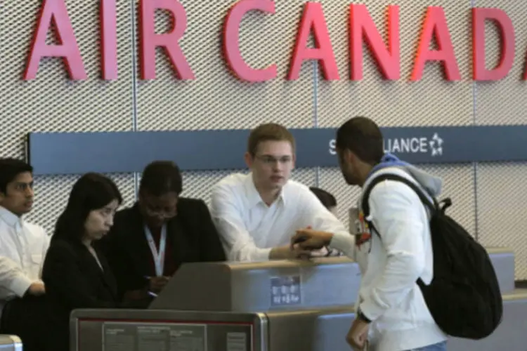 Balcão da Air Canada no aeroporto de Montreal (Getty Images)