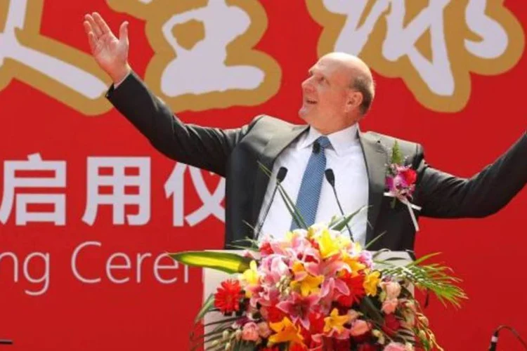 
	CEO Steve Ballmer em uma apresenta&ccedil;&atilde;o da Microsoft em Pequim, na China
 (ChinaPhotoPress/Getty Images)