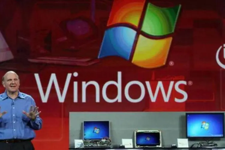 CEO da Microsoft, Steve Ballmer fala sobre a nova versão do Windows na CES 2011 (Justin Sullivan/Getty Images)