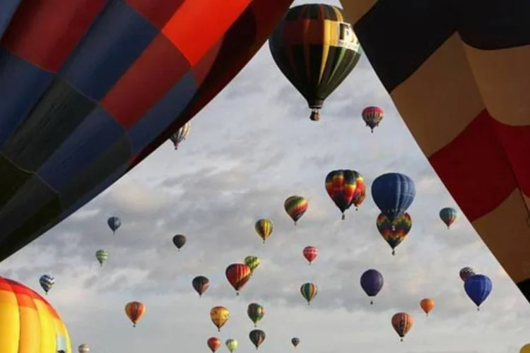 
	Bal&otilde;es de ar quente: o balonismo &eacute; uma atividade com popularidade crescente na Turquia, especialmente na Capad&oacute;cia.
 (Christian Petersen/Getty Images)