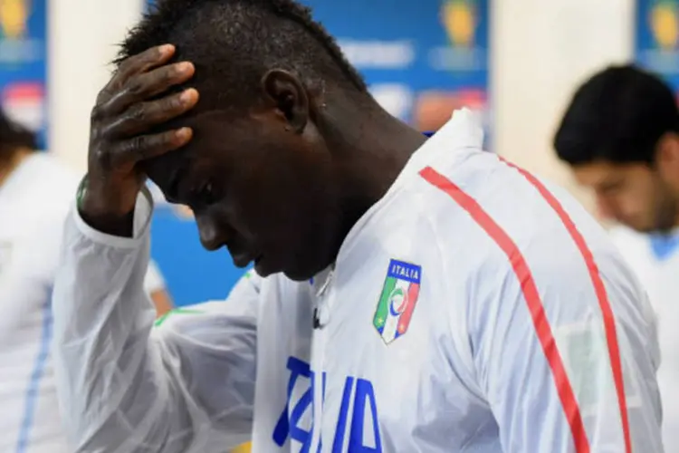 
	O atacante italiano Mario Balotelli: &quot;era para ser uma mensagem de humor contra o racismo&quot;
 (Reprodução/Fifa)