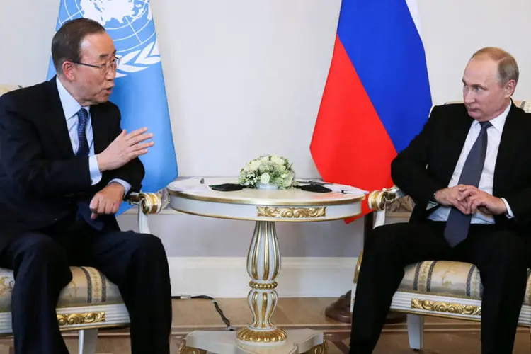 
	Vladimir Putin e Ban Ki-moon: &quot;Visto que o tempo que temos &eacute; bastante limitado, eu gostaria de come&ccedil;ar pela S&iacute;ria&quot;, disse o l&iacute;der da ONU
 (Mikhail Metzel / Reuters)