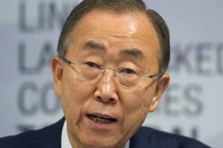 
	O secret&aacute;rio-geral das Na&ccedil;&otilde;es Unidas, Ban Ki-moon: &quot;A mudan&ccedil;a clim&aacute;tica est&aacute; intrinsecamente vinculada &agrave; sa&uacute;de p&uacute;blica, &agrave; seguran&ccedil;a da &aacute;gua e dos alimentos, aos movimentos migrat&oacute;rios e &agrave; paz e &agrave; seguran&ccedil;a&quot;
 (Joe Klamar/AFP)