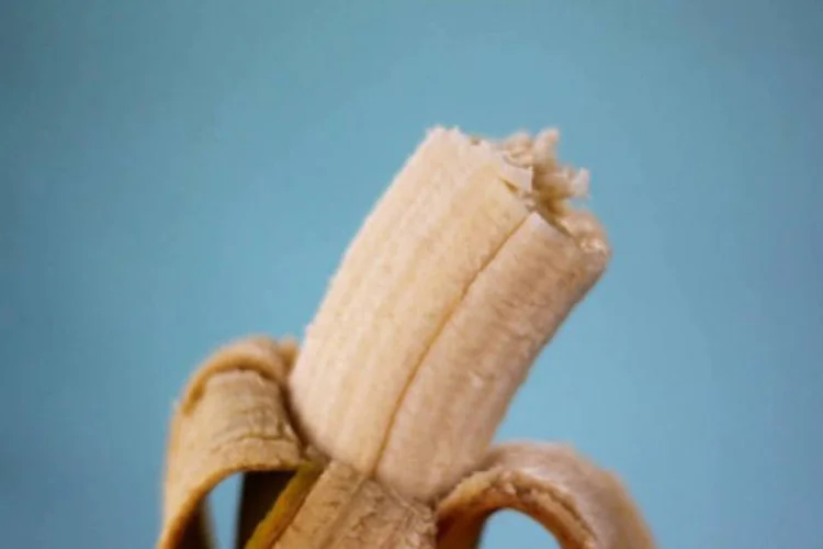 
	Biomassa formada por cascas de banana maduras secas, trituradas e peneiradas conseguiu absorver 90% dos pesticidas da &aacute;gua de um rio
 (sxc.hu)