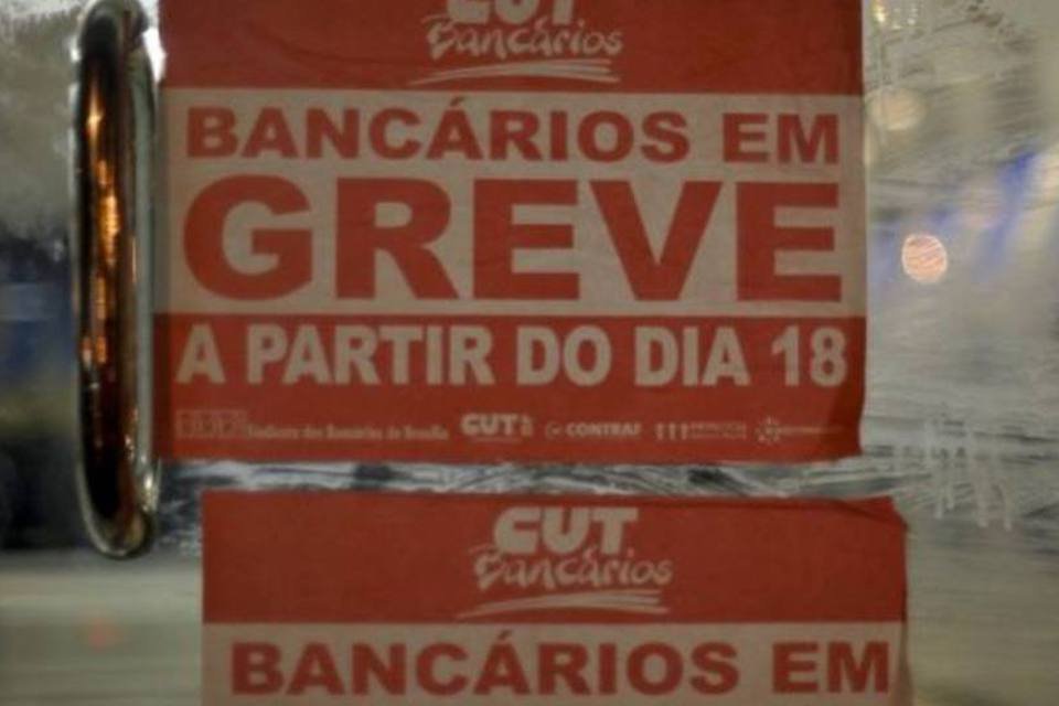 Bancários e outras categorias protestam na Avenida Paulista