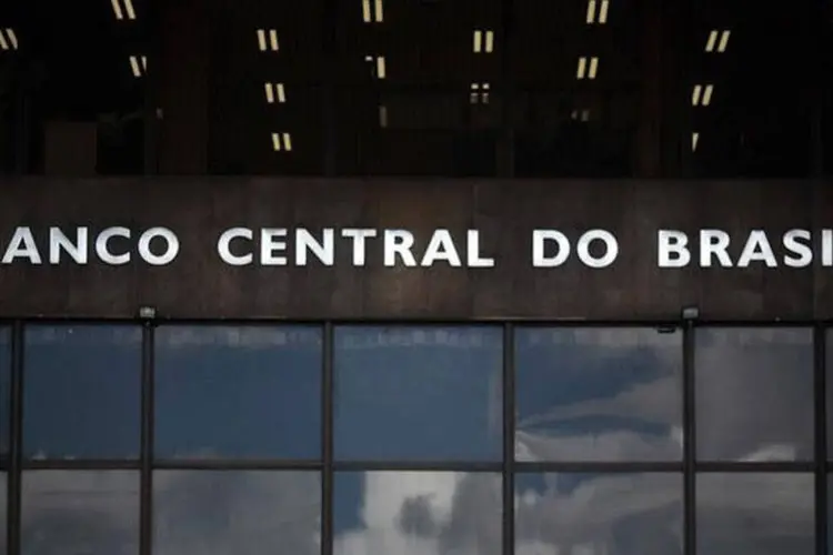 
	Sede do Banco Central: BC anunciou que ser&atilde;o ofertados em leil&atilde;o na sexta-feira at&eacute; 6 mil contratos
 (REUTERS/Ueslei Marcelino)