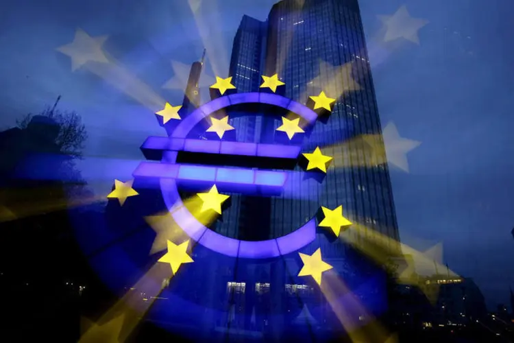 
	BCE: o crescimento ser&aacute; de 1,6% em 2017 e de 2018, contra 1,7% estimado previamente, afirmou Draghi em uma coletiva
 (Kai Pfaffenbach / Reuters)
