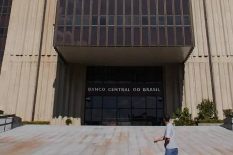 
	Sede do Banco Central: h&aacute; um m&ecirc;s, a previs&atilde;o para a alta de pre&ccedil;os de 2015 era de 7,77%
 (Wilson Dias/Agência Brasil)