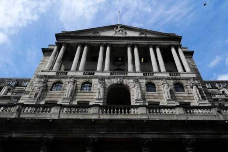 
	Banco da Inglaterra: maioria pensou que as fracas perspectivas para a infla&ccedil;&atilde;o justificava manter as taxas de juro no recorde de baixa
 (Paul Hackett/Reuters)