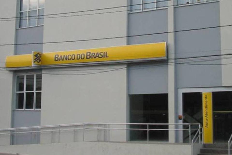 Banco do Brasil segue Copom e reduz juros