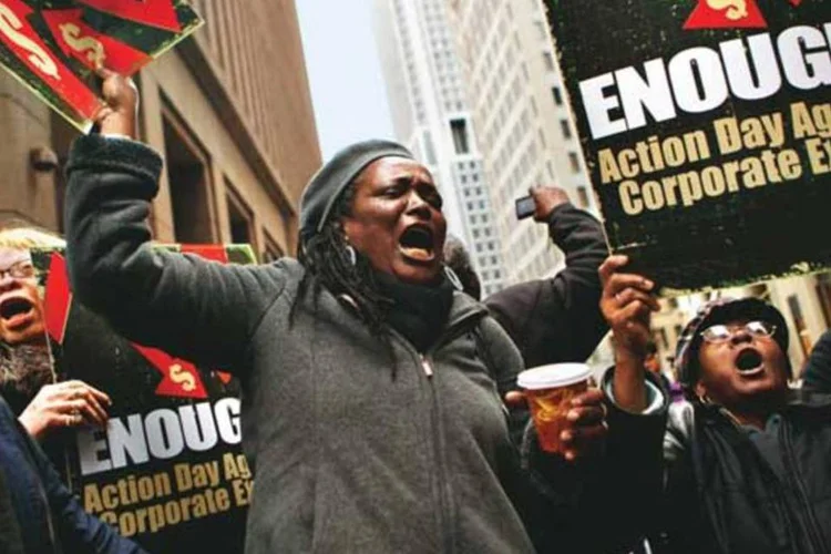 Manifestantes em Nova York: depois de um lucro recorde, o Goldman virou alvo das autoridades (Eric Thayer)