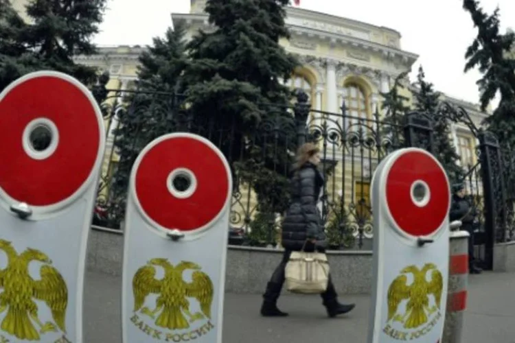
	Banco Central da R&uacute;ssia: o banco central disse que a principal taxa tem que ser mantida at&eacute; o final do ano
 (YURI KADOBNOV/AFP)