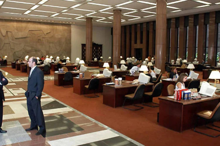 
	No primeiro semestre, o Safra conseguiu alongar o prazo das suas capta&ccedil;&otilde;es por meio da emiss&atilde;o de letras financeiras junto a clientes institucionais
 (LIA LUBAMBO)
