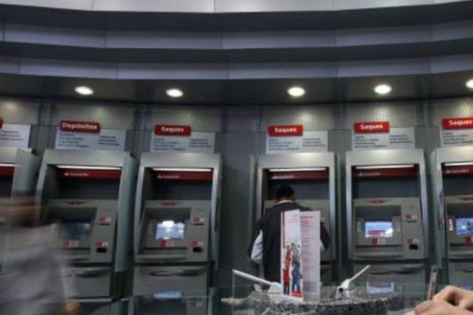 Benefícios trimestrais do Santander despencam por gastos