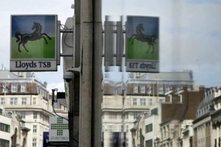 
	Ag&ecirc;ncia do Lloyds: os cortes anunciados hoje se somar&atilde;o aos 30 mil j&aacute; executados desde o resgate do banco
 (REUTERS/Stefan Wermuth)