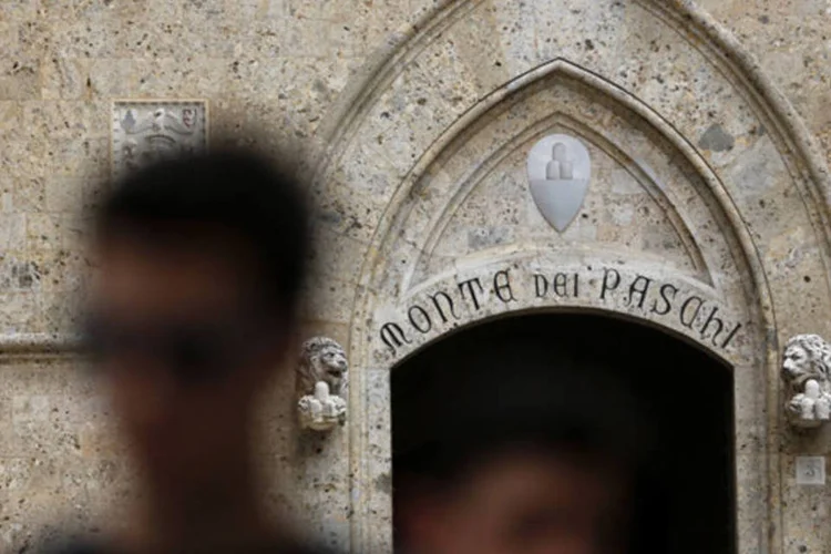 
	Sede do banco Monte dei Paschi di Siena: acordo, que j&aacute; era esperado ap&oacute;s meses de negocia&ccedil;&otilde;es, &eacute; parte de um dif&iacute;cil plano de reestrutura&ccedil;&atilde;o para o conturbado banco italiano
 (Alessia Pierdomenico/Bloomberg)