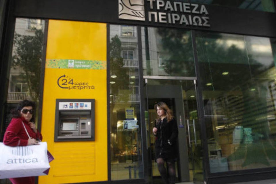 Piraeus Bank comprará 3 bancos cipriotas na Grécia