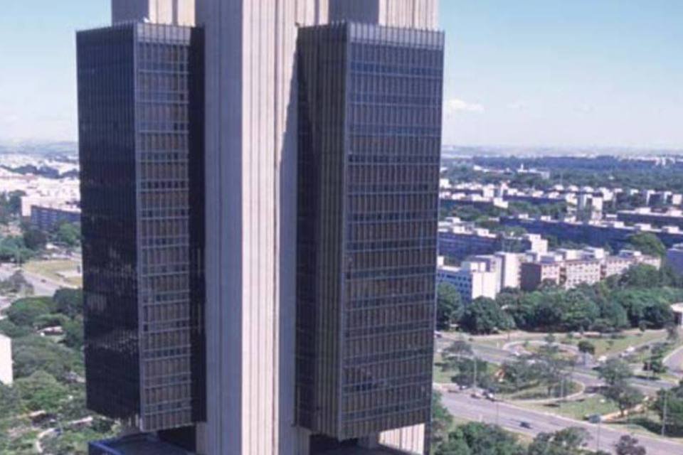 Juros para famílias e empresas caem para 37,1%