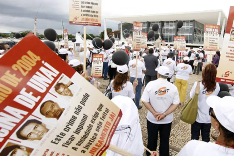 Manifestação em frente ao STF pelo julgamento de assassinatos em Unaí, em janeiro de 2010 (Nelson Jr./SCO/STF)