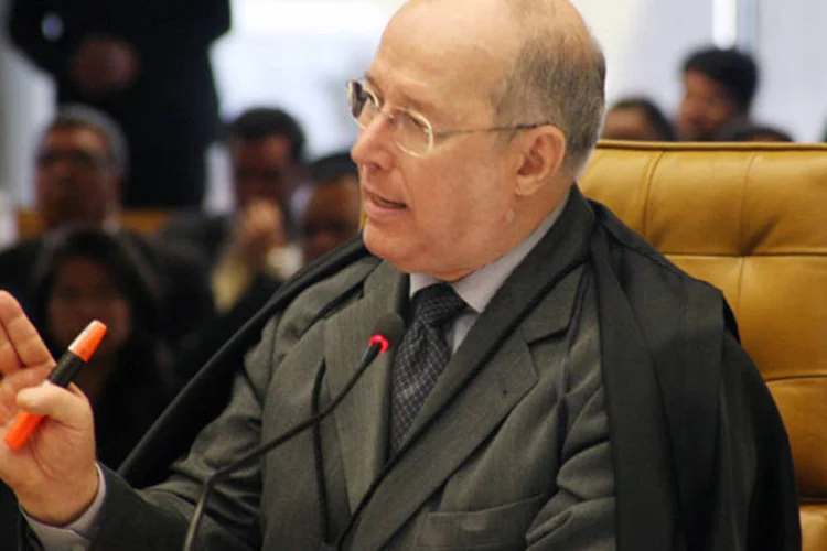 Decano profere seu voto sobre a admissibilidade dos embargos infringentes em ações penais originárias de competência do STF (Gervásio Baptista/SCO/STF)
